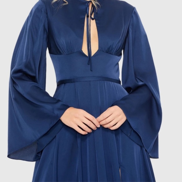 NWT | Mac Duggal Blue Charmeuse Soft Tie Keyhole Bell Sleeve Gown Size 6 - Picture 3 of 14